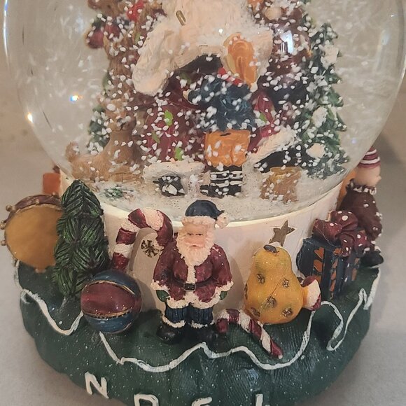 Christmas Snow Globe - Picture 2 of 7